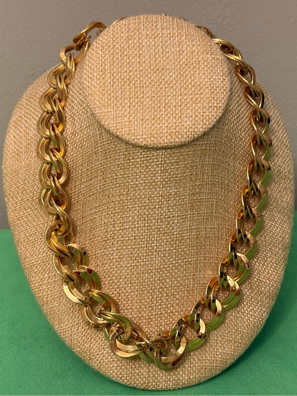 Vintage Gold-Tone Chunky Chain Necklace - Women's Jewelry Newish